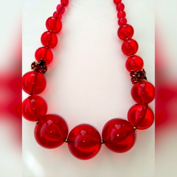 KATE SPADE RED BOWERY BALL LUCITE NECKLACE WITH RED CRYSTAL ACCENTS - Picture 1 of 9